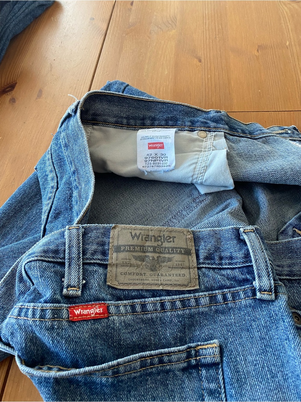 Wrangler Men's Light Blue Relaxed Fit Denim Jeans